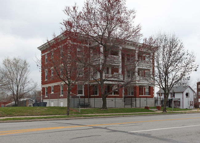 3443 Paseo Blvd in Kansas City, MO - Foto de edificio - Building Photo