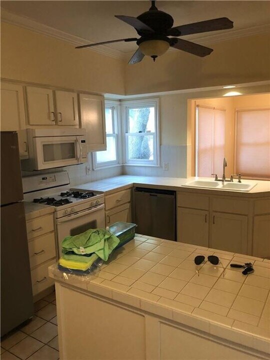 6010 Long Champ Ct in Austin, TX - Building Photo