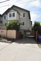 5226 Brooklyn Ave NE in Seattle, WA - Building Photo