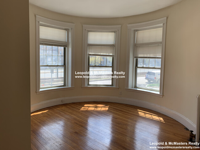 1315 Commonwealth Ave, Unit 105 in Boston, MA - Building Photo - Building Photo