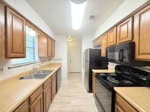 6101 Lake Joanne Dr in Pensacola, FL - Building Photo - Building Photo