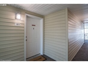 720 NW 185th Ave, Unit 303 in Beaverton, OR - Foto de edificio - Building Photo