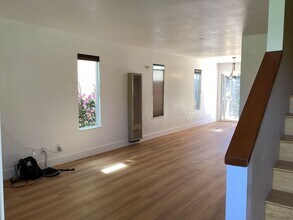 1211 Andrew Ln in Santa Cruz, CA - Foto de edificio - Building Photo