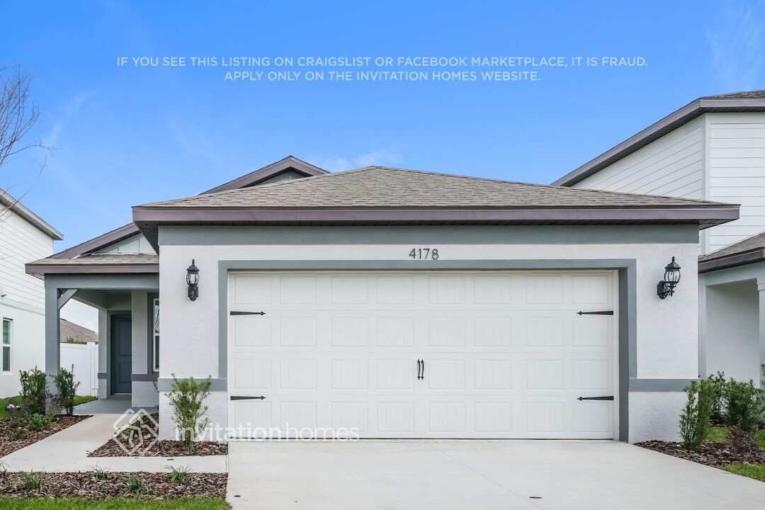 4178 Goldfoil Rd, Unit 1305 in Spring Hill, FL - Foto de edificio