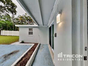 1320 Mary L Rd in Clearwater, FL - Building Photo - Building Photo