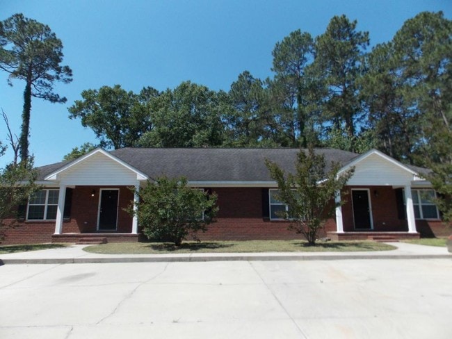 305 Sterling Ct in Statesboro, GA - Building Photo - Building Photo