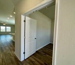 104 Capella Way in Hutto, TX - Building Photo - Building Photo