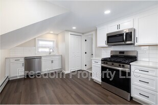 28 Aircraft Rd in Southington, CT - Building Photo