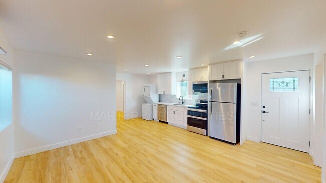 645 Seal St in Costa Mesa, CA - Building Photo - Building Photo