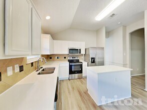 304 Dakota Dr in Arlington, TX - Foto de edificio - Building Photo