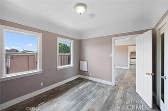 845 W 75th St-Unit -847 1/2 in Los Angeles, CA - Foto de edificio - Building Photo