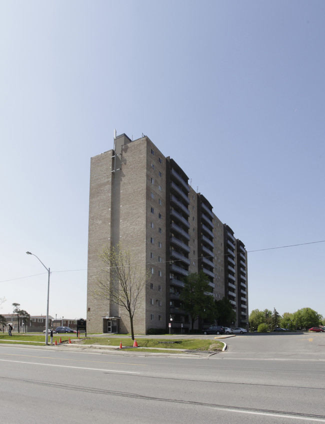 The Village View Apartments in Brampton, ON - Building Photo - Building Photo