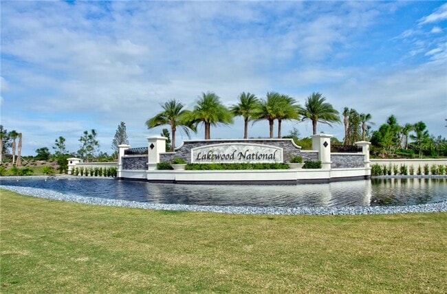 5558 Palmer Cir in Bradenton, FL - Building Photo - Building Photo