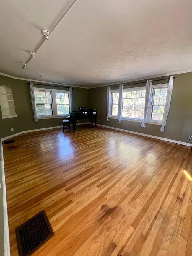 1540 Pacific Terrace in Klamath Falls, OR - Building Photo - Building Photo