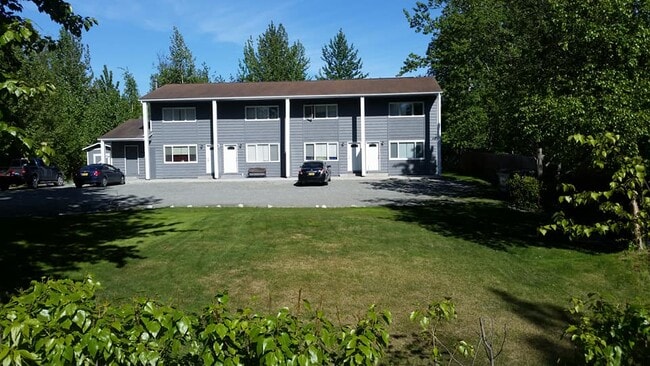 301 N Spruce Dr, Unit 3 in Wasilla, AK - Foto de edificio - Building Photo