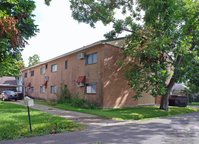 7323 Lindencrest St in Houston, TX - Foto de edificio - Building Photo