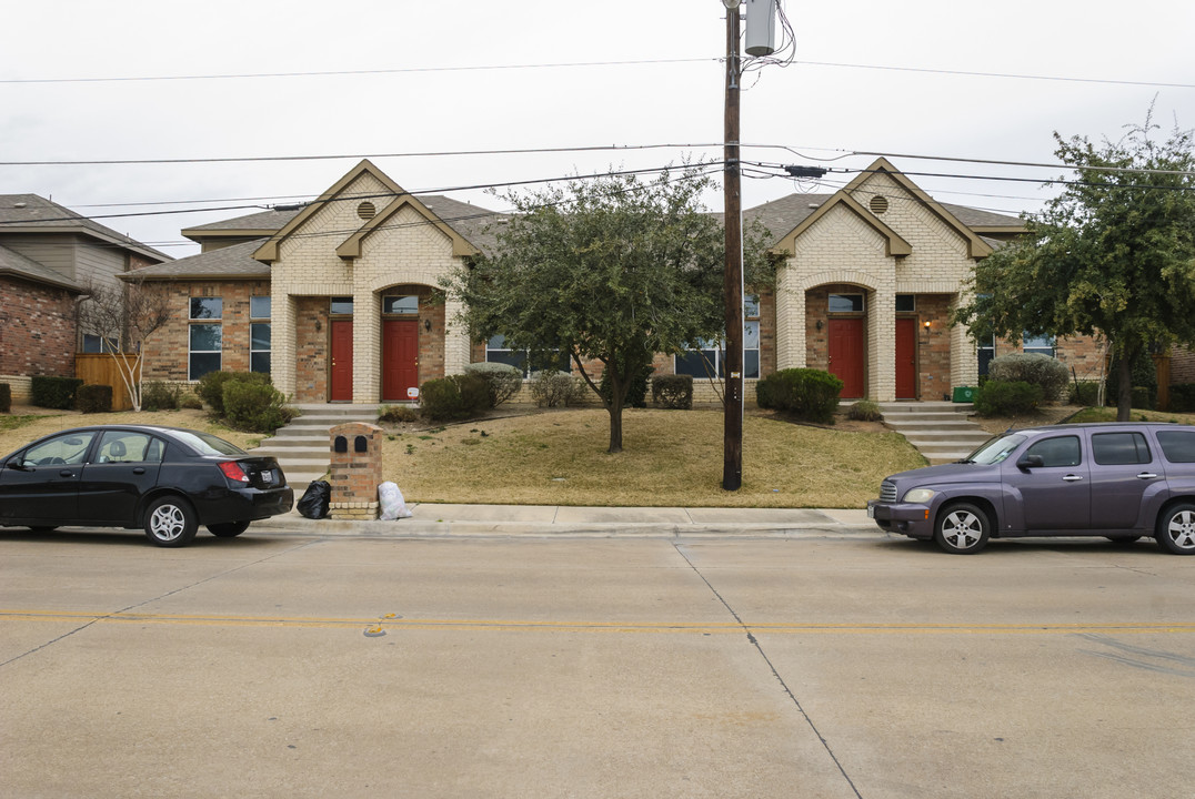 Kings Village Carriage Homes in Grand Prairie, TX - Foto de edificio