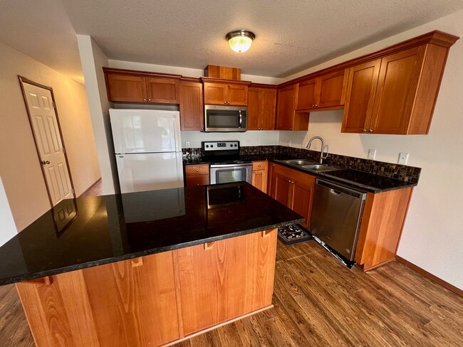 297 Sowell Dr in Shady Cove, OR - Foto de edificio - Building Photo