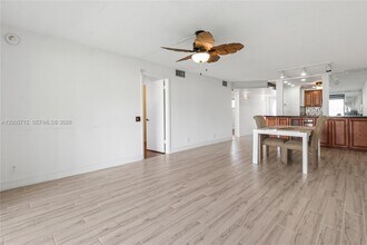 711 S Hollybrook Dr in Pembroke Pines, FL - Building Photo - Building Photo