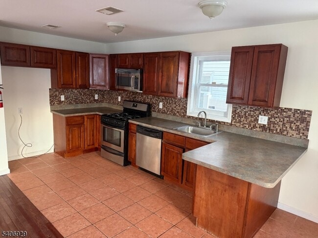 71 Hammond Ave in Passaic, NJ - Building Photo - Building Photo