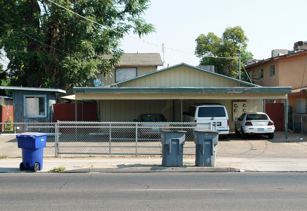 4443 E Olive Ave in Fresno, CA - Building Photo