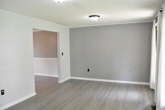 12107 Fort Craig Dr in Woodbridge, VA - Building Photo - Building Photo