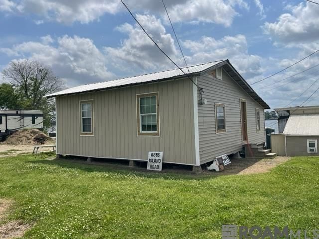 property at 6865 Island Rd