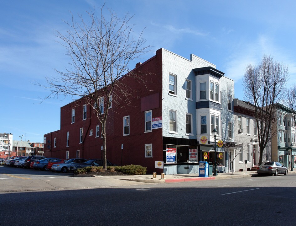 32-34 E Washington St in Hagerstown, MD - Foto de edificio