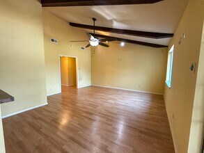 405 Westmont Dr in Laredo, TX - Building Photo - Building Photo