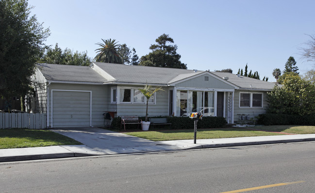 133 20th St in Costa Mesa, CA - Foto de edificio - Building Photo