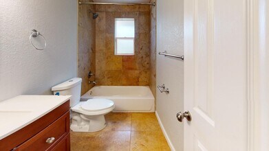 Beautiful ranch-style Lakewood home near L in Lakewood, CO - Building Photo - Building Photo