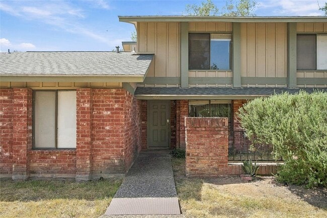 902 Park Village Cove