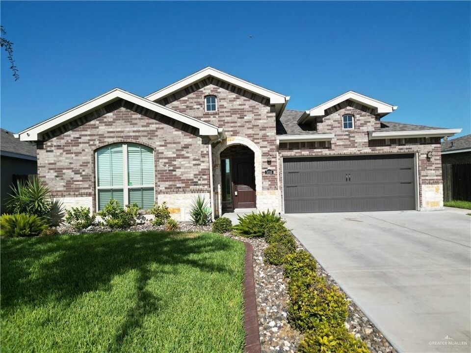 5016 Escondido Pass in McAllen, TX - Building Photo