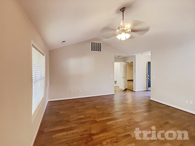 5121 Benjamin Ct in Kernersville, NC - Foto de edificio - Building Photo