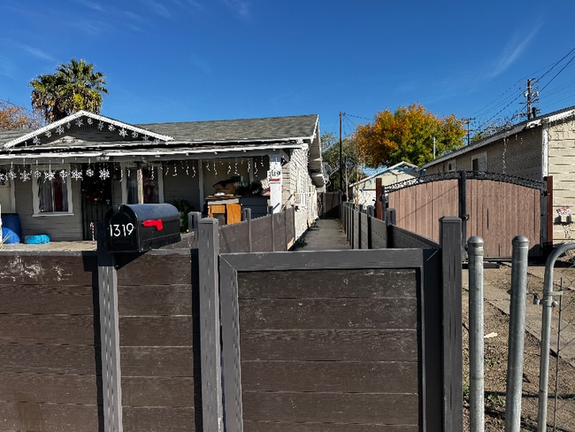 property at 1319 N Stoddard Ave