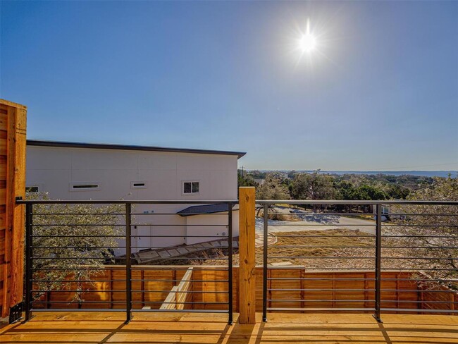 20507 Bonanza in Lago Vista, TX - Foto de edificio - Building Photo