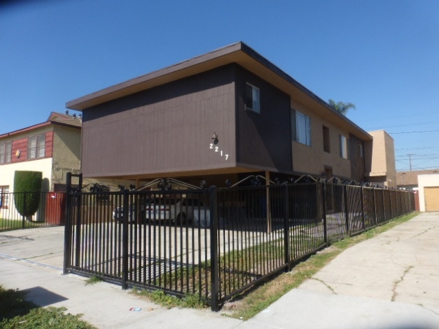 2217 S Spaulding Ave in Los Angeles, CA - Building Photo - Building Photo