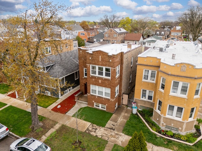 5304 W Cornelia Ave, Unit 2 in Chicago, IL - Foto de edificio - Building Photo