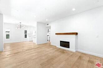 7614 Willoughby Ave in West Hollywood, CA - Building Photo - Building Photo