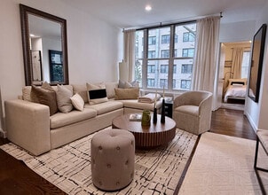 323 E 51st St in New York, NY - Building Photo - Building Photo