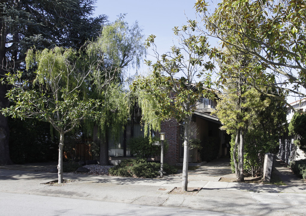 534 Tyndall St in Los Altos, CA - Building Photo