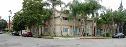 Palm Court in Sherman Oaks, CA - Building Photo - Building Photo