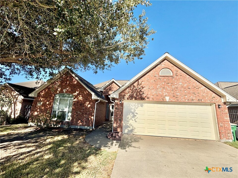 108 Zephyr Dr in Victoria, TX - Foto de edificio