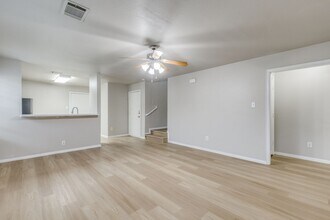 13704 Biggs St in Dallas, TX - Building Photo - Building Photo