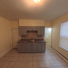 140-142-142 Lorraine St in Bridgeport, CT - Building Photo - Building Photo