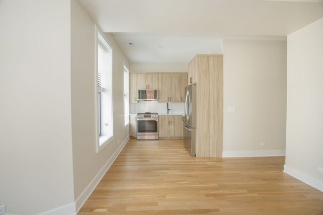 1402 W Belden Ave, Unit 2