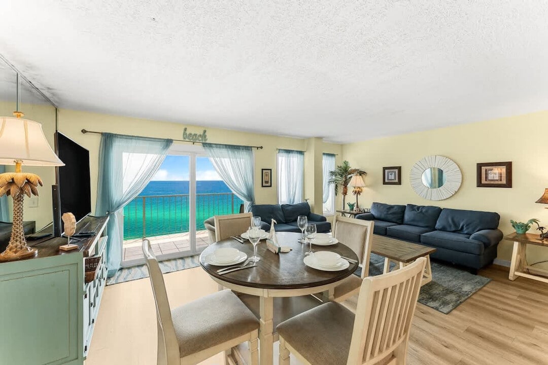 8743 Thomas Dr in Panama City Beach, FL - Building Photo