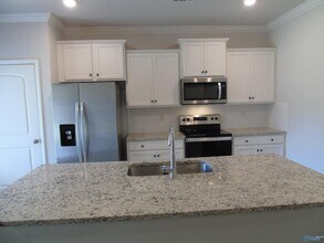 207 List Rd in Huntsville, AL - Foto de edificio - Building Photo