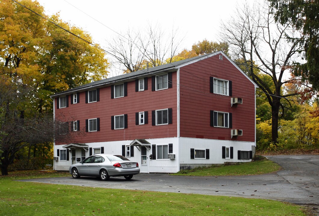 61 Pleasant St in Gardiner, ME - Foto de edificio