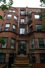 1069-1071 Beacon St in Brookline, MA - Foto de edificio - Building Photo